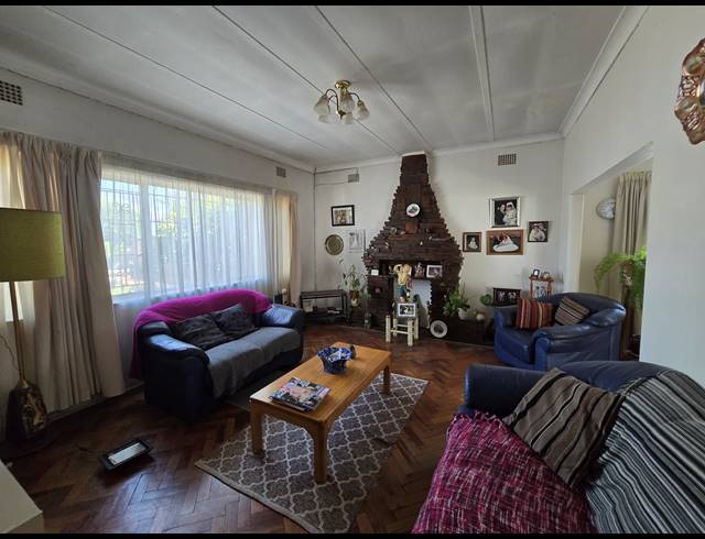 3 BEDROOM FREEHOLD FOR SALE IN REWLATCH